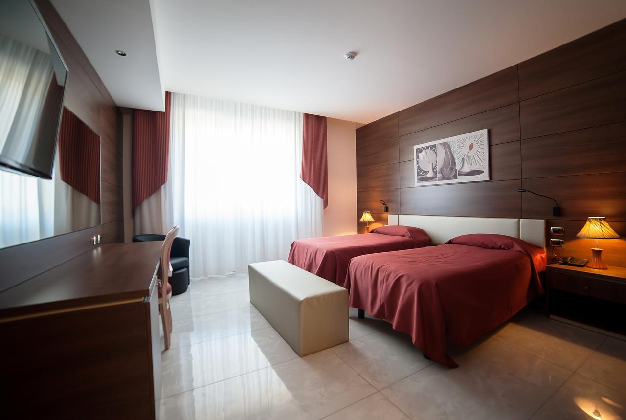 Family Center Hotel Polla Εξωτερικό φωτογραφία